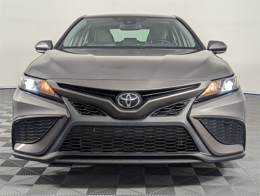 2022 Toyota Camry SE photo 9