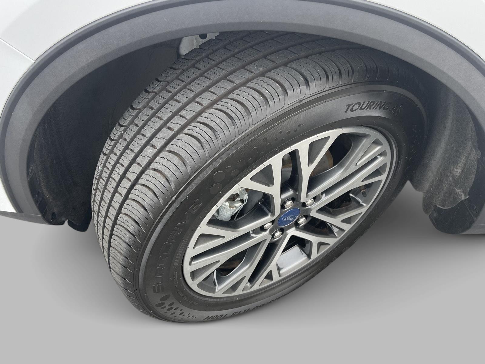 2020 Ford Escape SEL photo 5