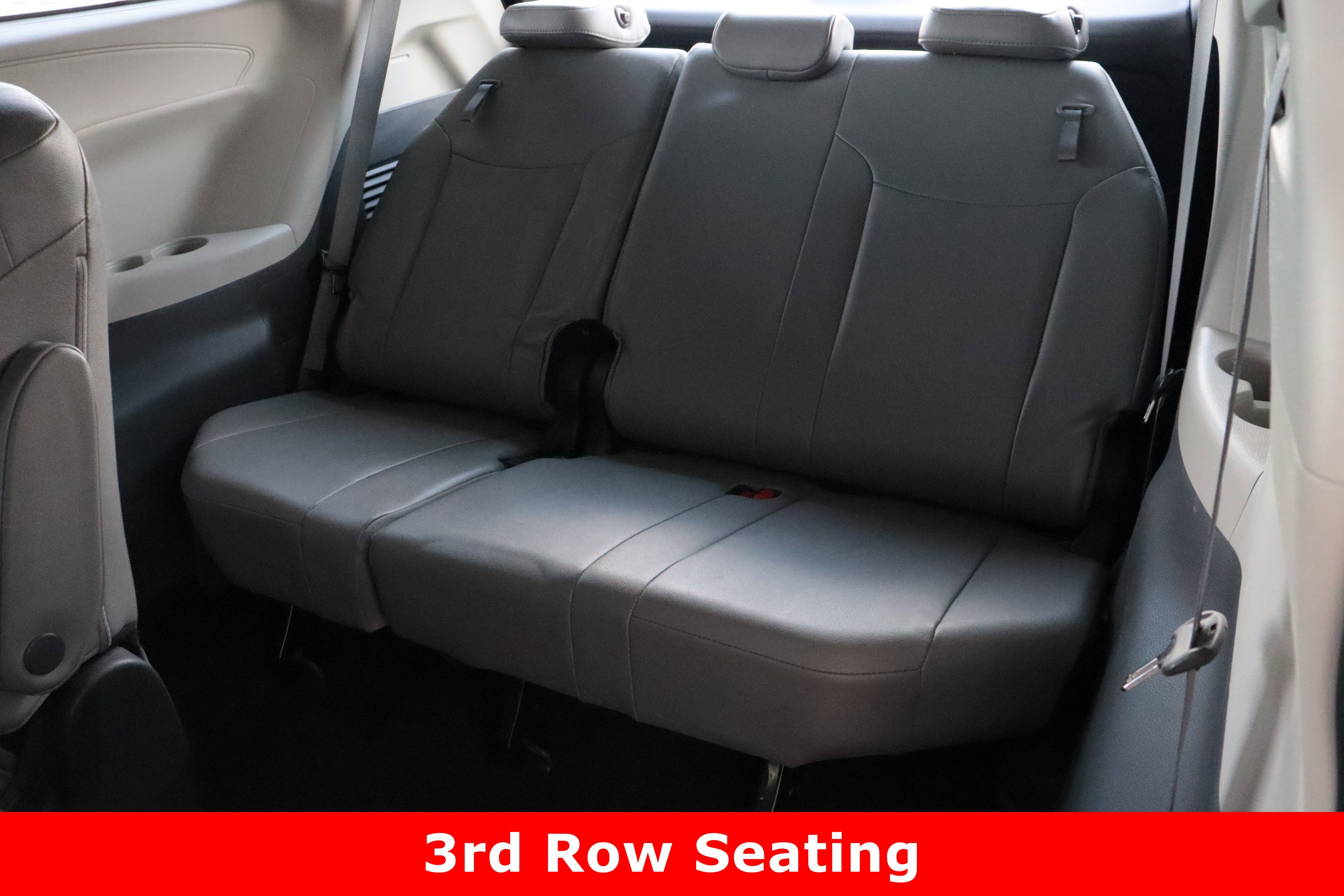 2023 Toyota Sienna XLE photo 30