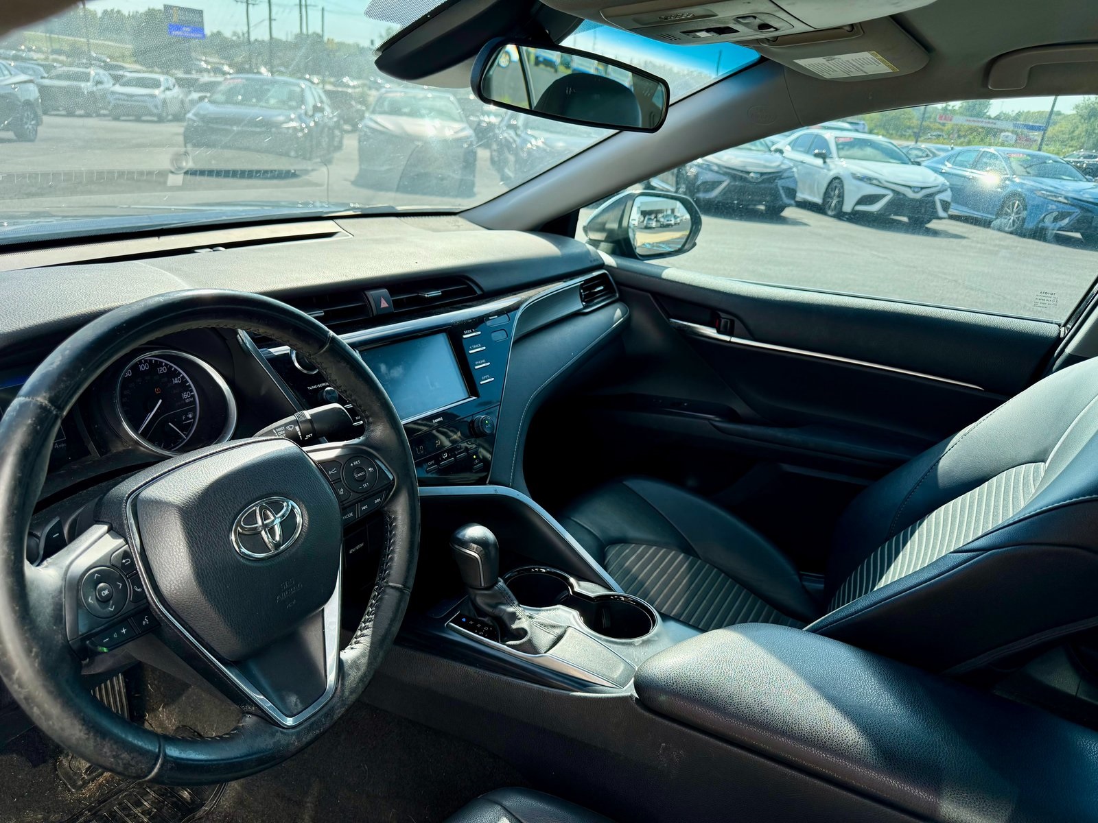 2020 Toyota Camry SE photo 7