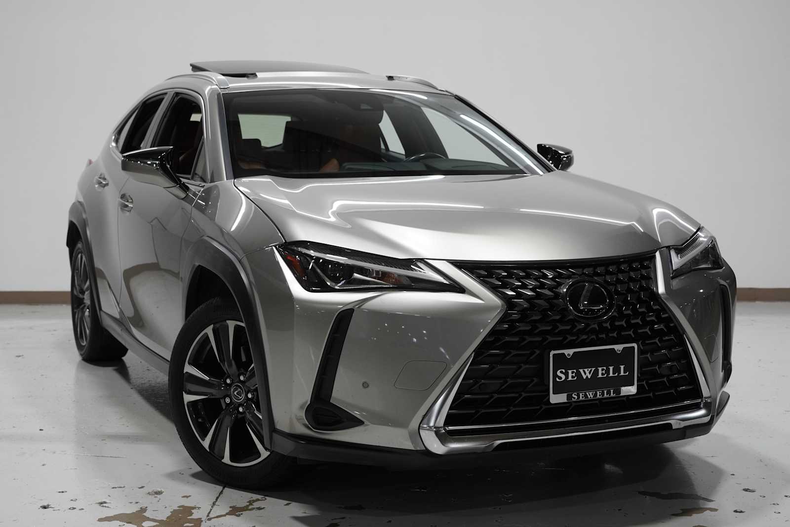 2019 Lexus UX 200 photo 3