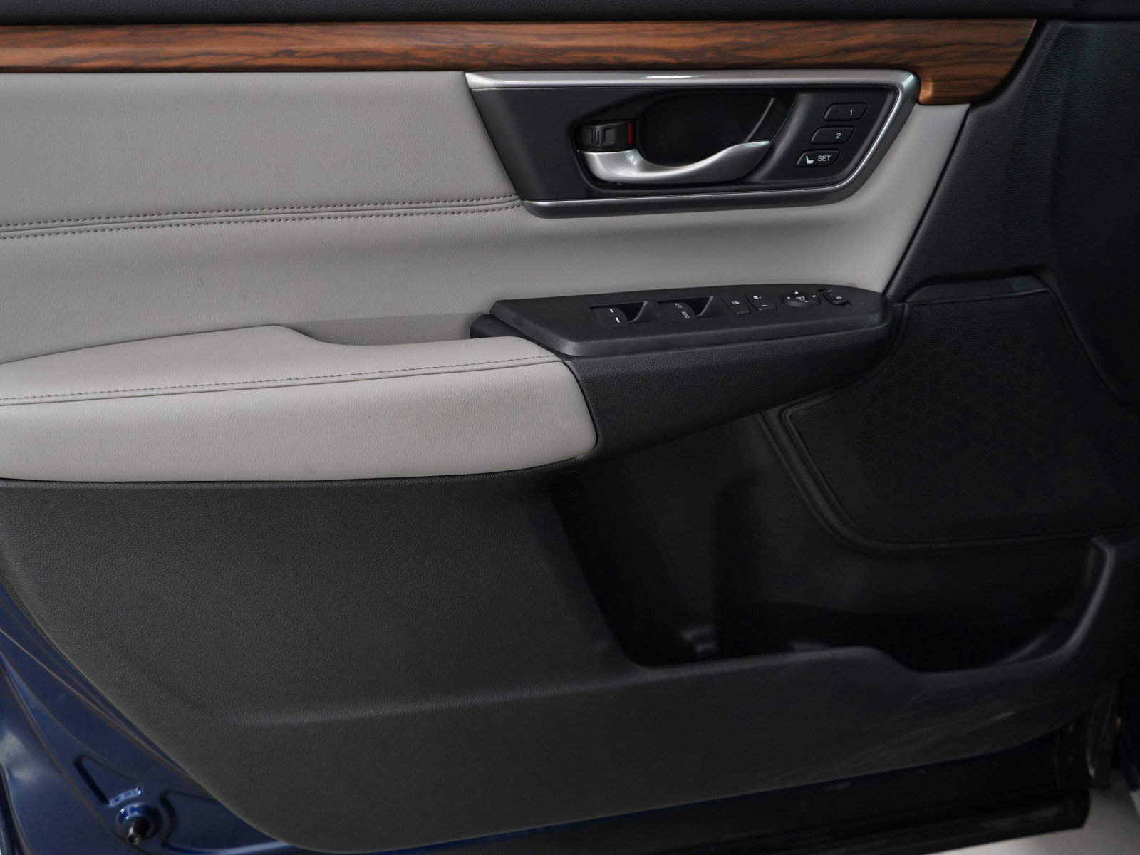 2022 Honda CR-V Hybrid Touring photo 16