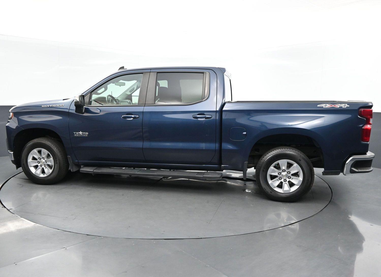 2020 Chevrolet Silverado 1500 LT photo 2