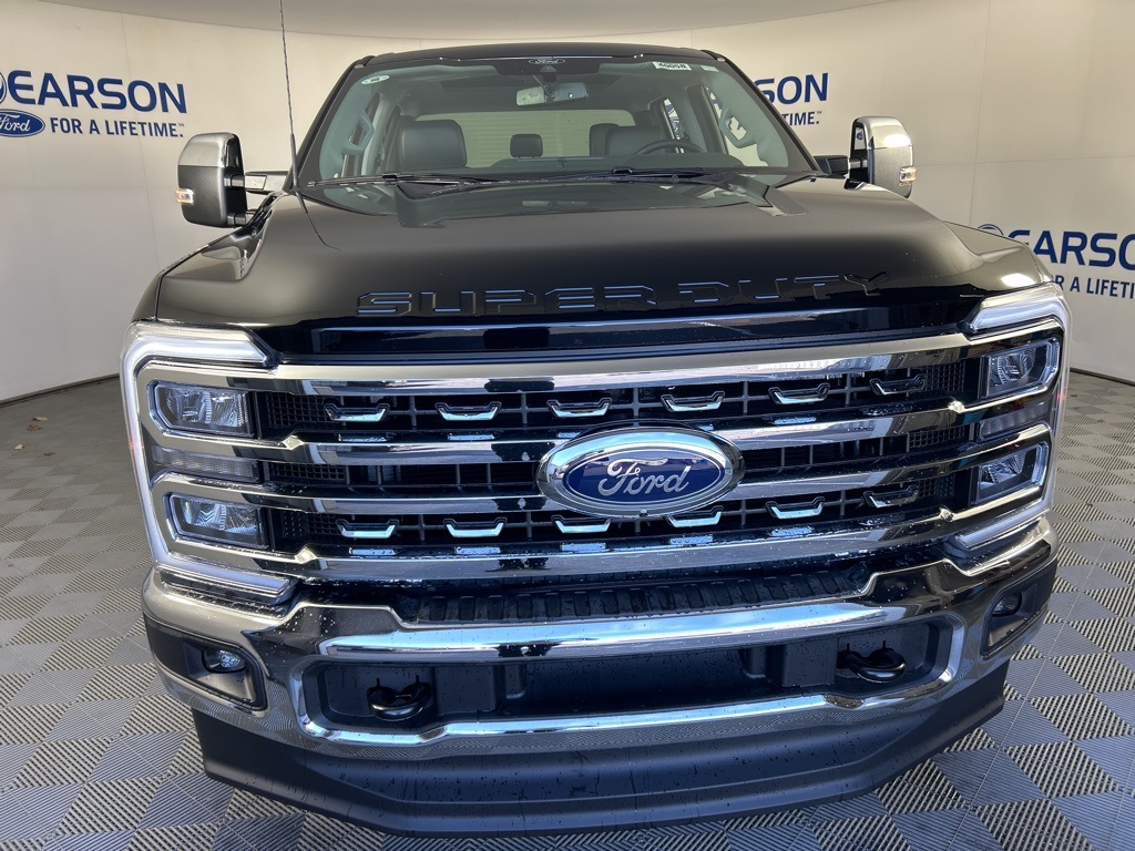 2025 Ford F-350 Lariat photo 2