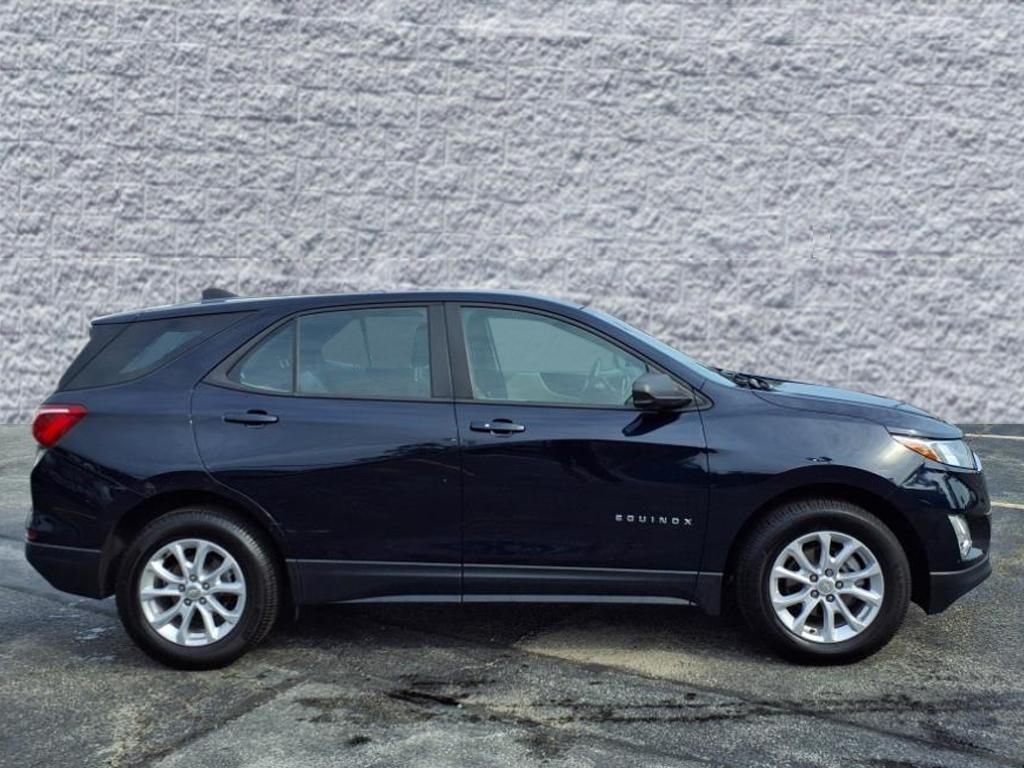 2020 Chevrolet Equinox LS photo 2