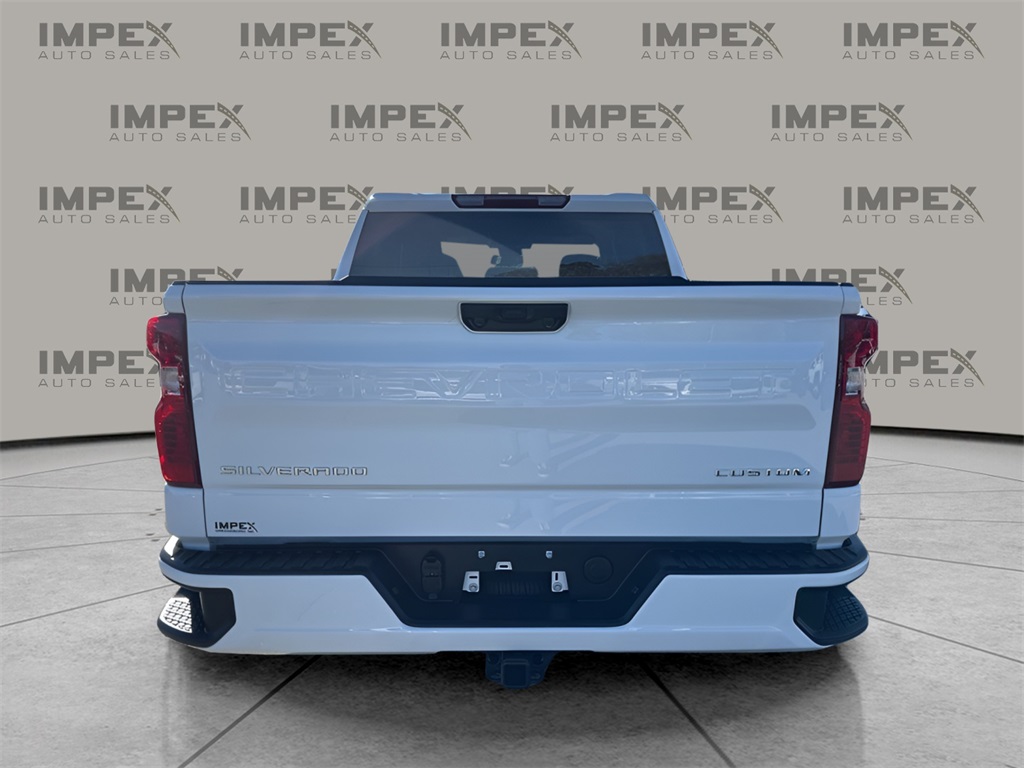 2025 Chevrolet Silverado 1500 Custom photo 3