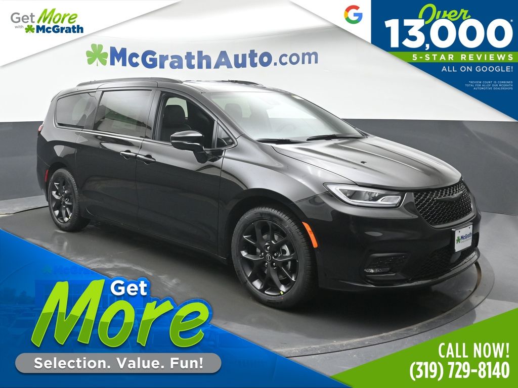 2026 Chrysler Pacifica Limited's photo