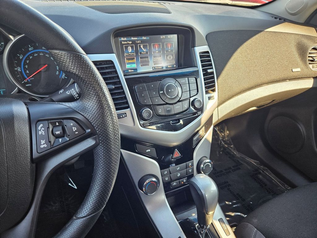 2015 Chevrolet Cruze LT photo 18