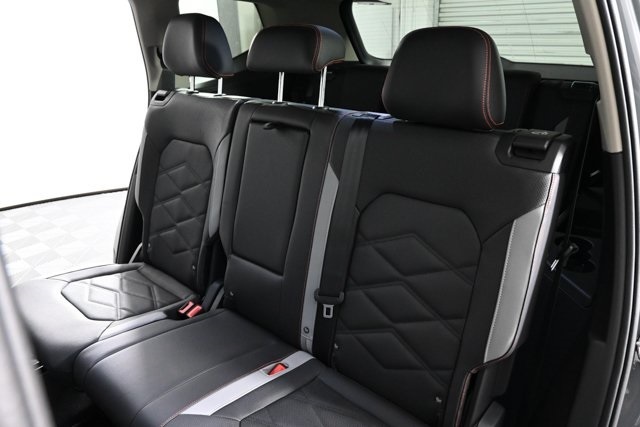 2025 Volkswagen Atlas Peak Edition SE photo 10