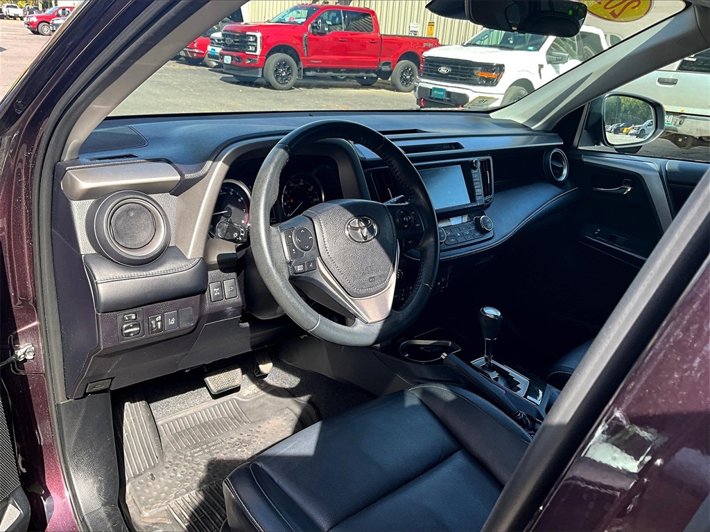 2017 Toyota RAV4 Limited photo 8