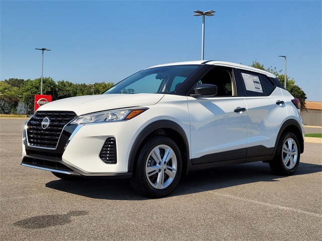 2025 Nissan Kicks Play S photo 3