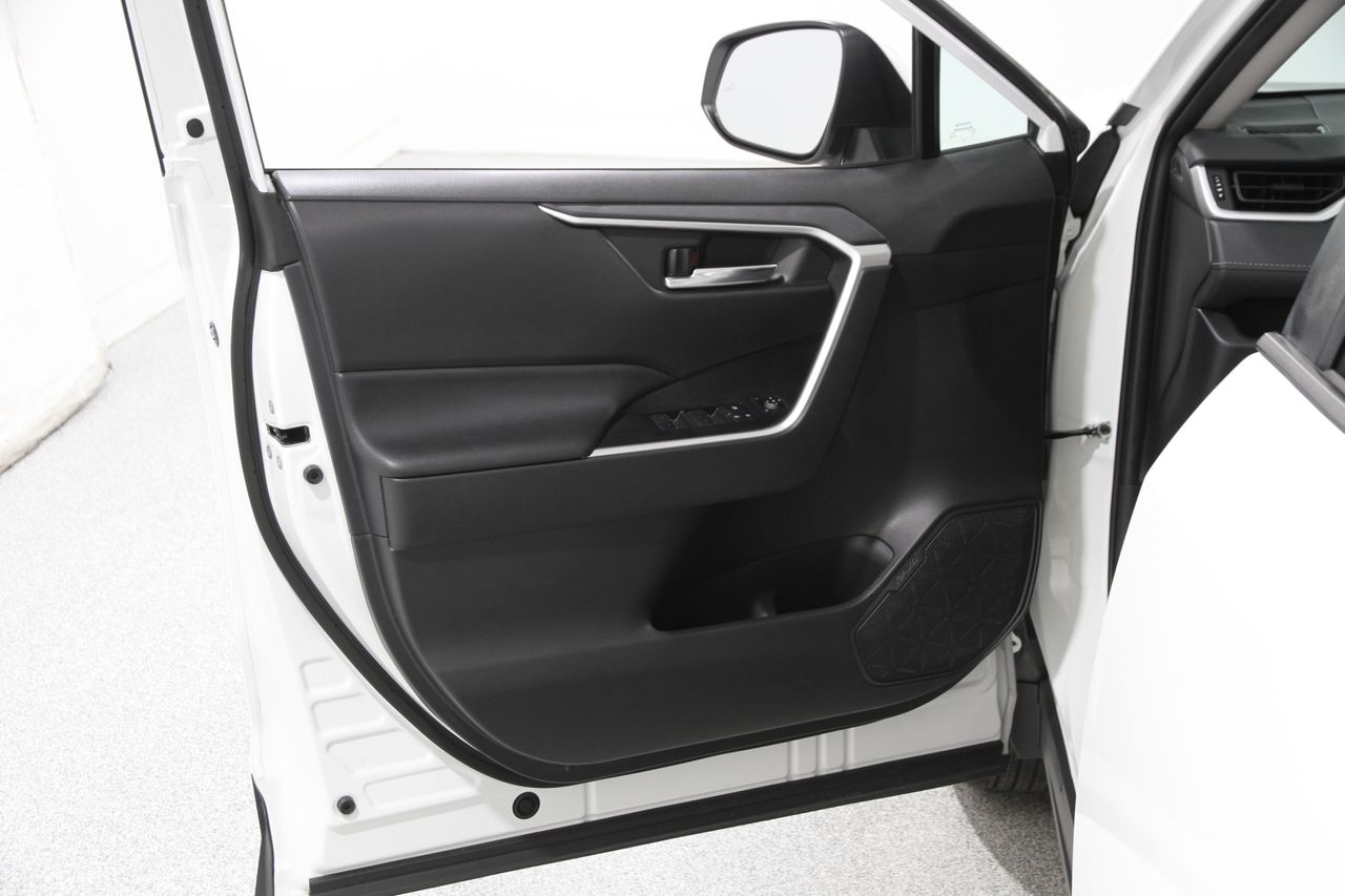 2024 Toyota RAV4 XLE photo 4