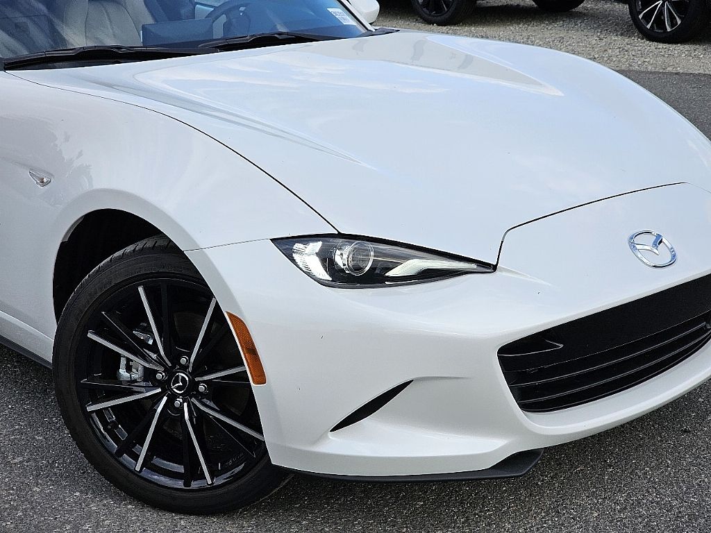 2025 Mazda MX-5 Miata Miata RF Grand Touring photo 2