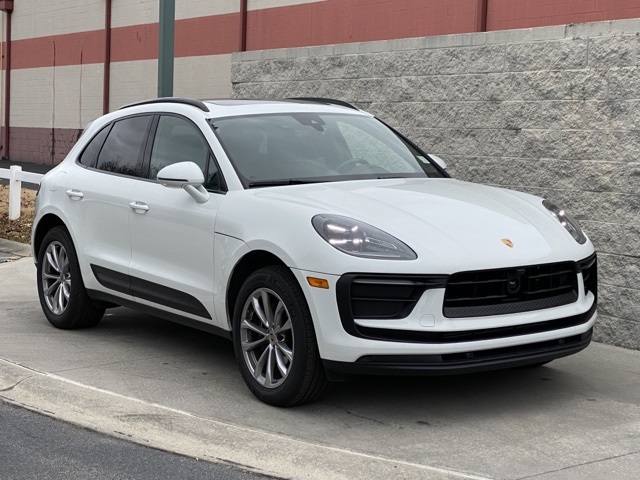 2024 Porsche Macan T photo 2