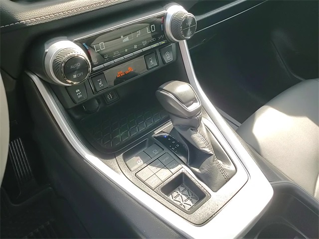2024 Toyota RAV4 XLE Premium photo 18