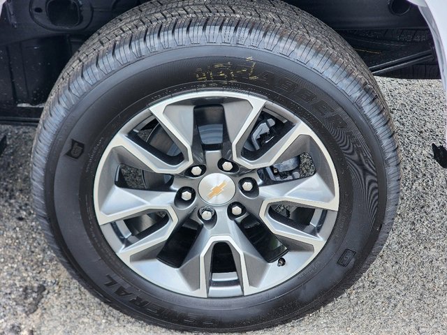 2025 Chevrolet Silverado 1500 LT photo 4