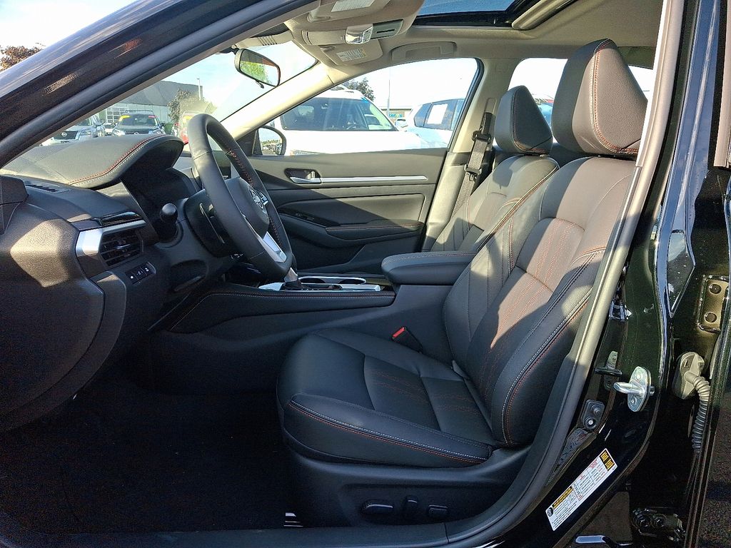 2025 Nissan Altima 2.5 SR photo 4