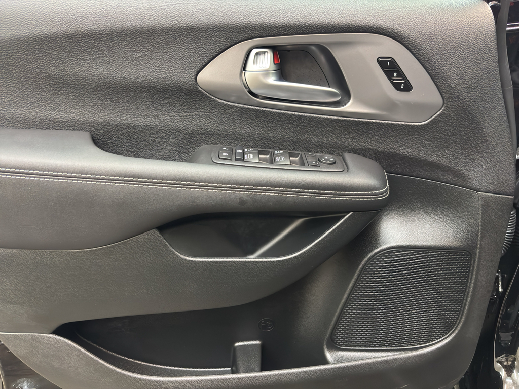 2026 Chrysler Pacifica photo 11