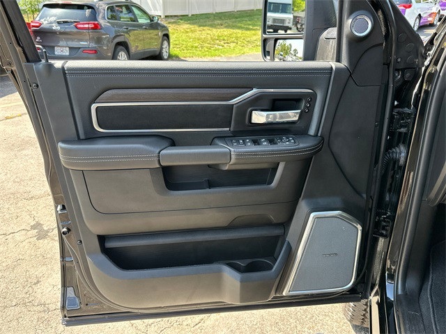 2025 Ram 2500 Laramie photo 28