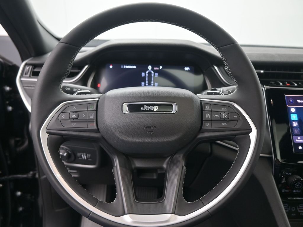 2025 Jeep Grand Cherokee Altitude X photo 2