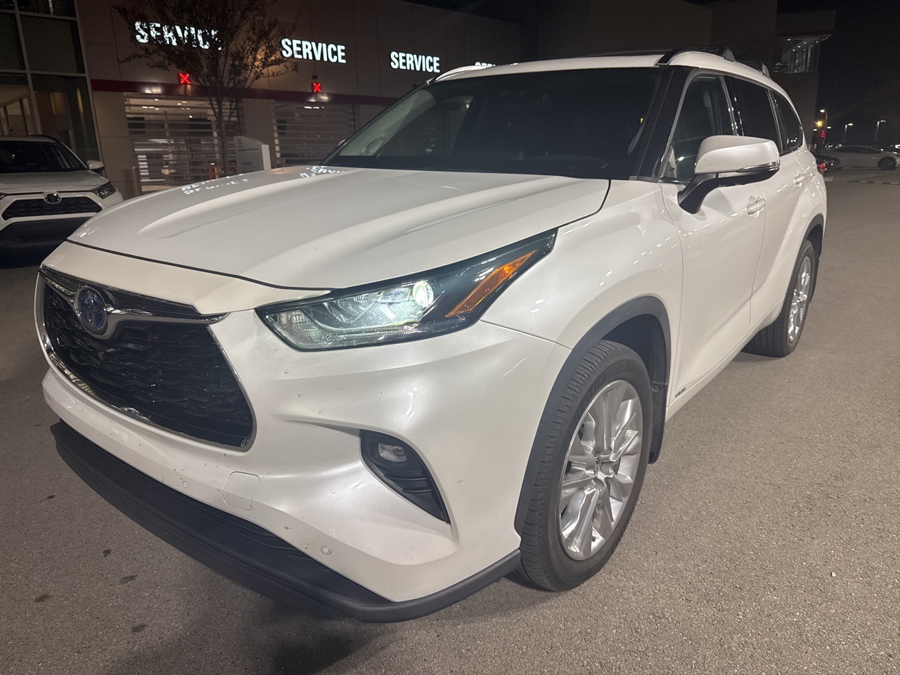 2022 Toyota Highlander Limited's photo