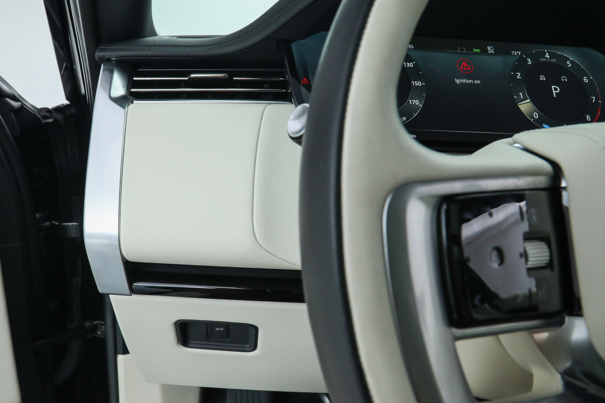 2024 Land Rover Range Rover SE photo 35