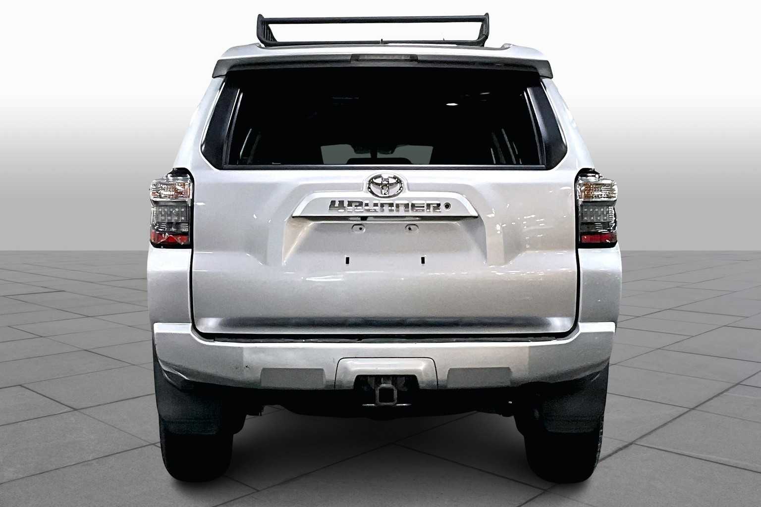 2018 Toyota 4Runner SR5 photo 4