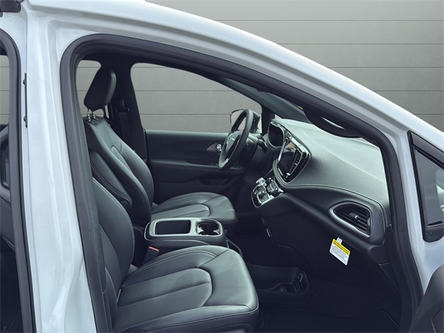 2026 Chrysler Pacifica photo 15