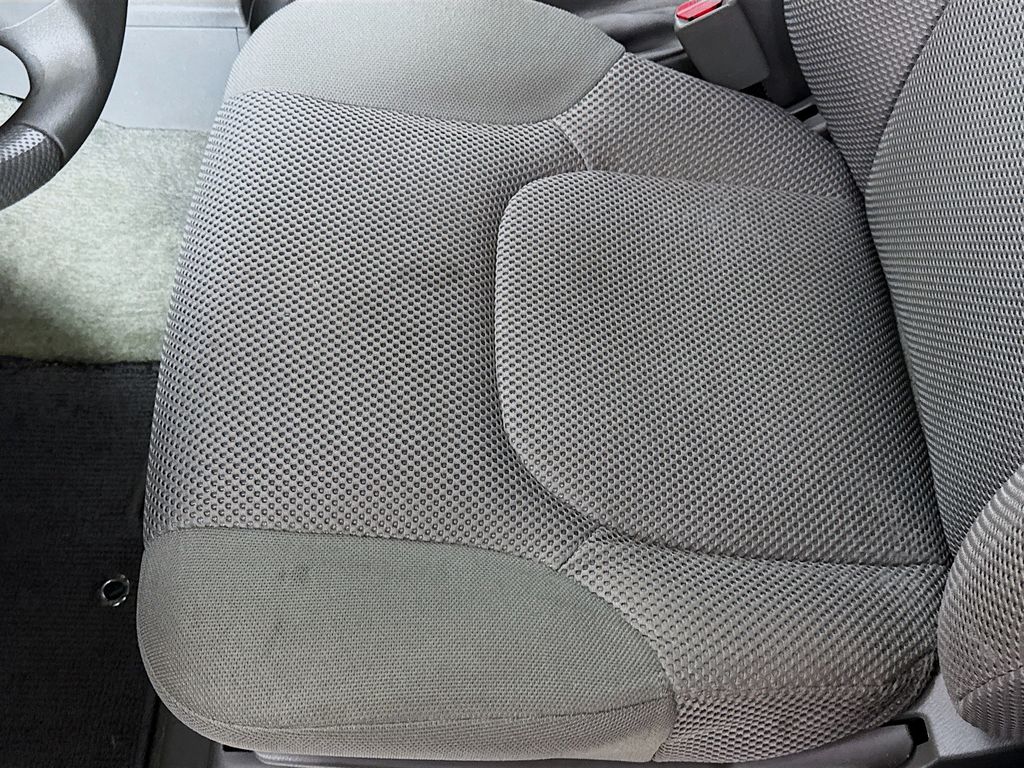 2016 Nissan Frontier SV Crew Cab photo 14