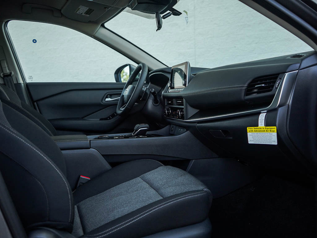 2026 Nissan Rogue SV photo 10
