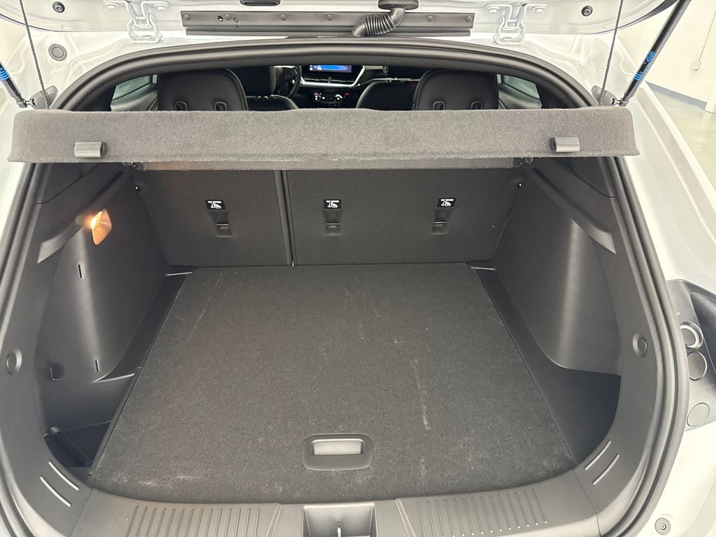 2025 Chevrolet Trax photo 8