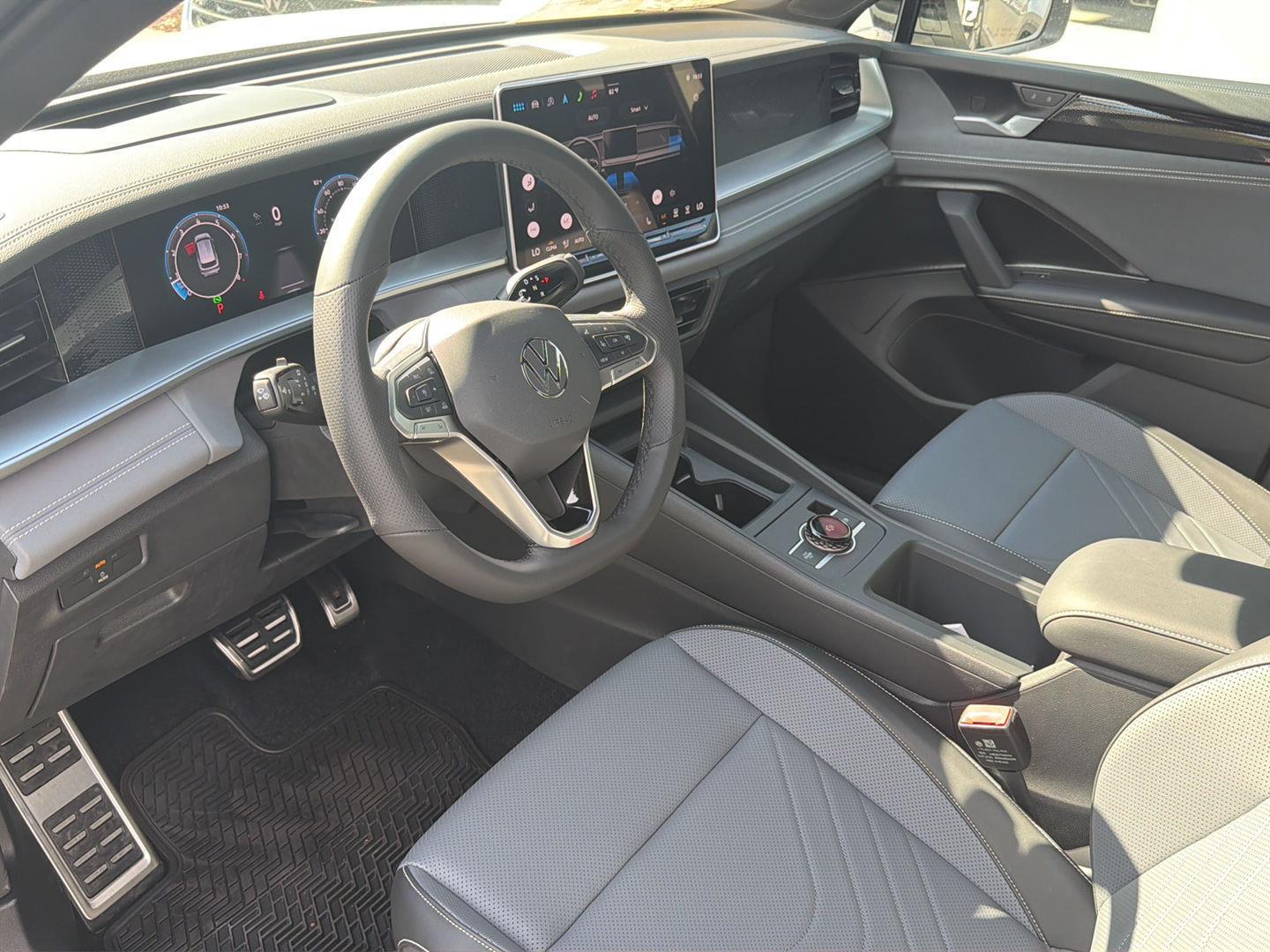 2025 Volkswagen Tiguan SE R-Line Black photo 8