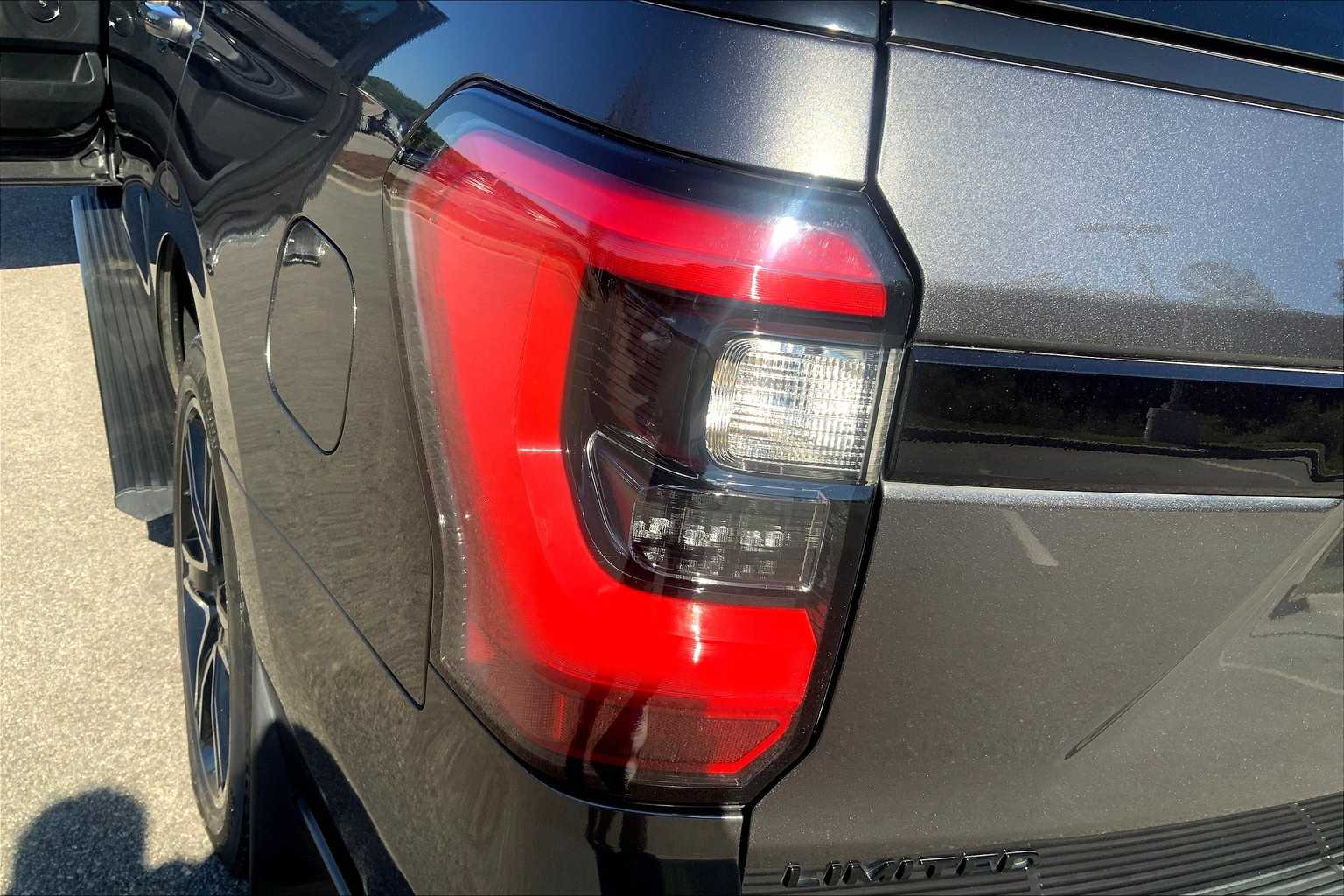 2021 Ford Expedition Limited photo 28