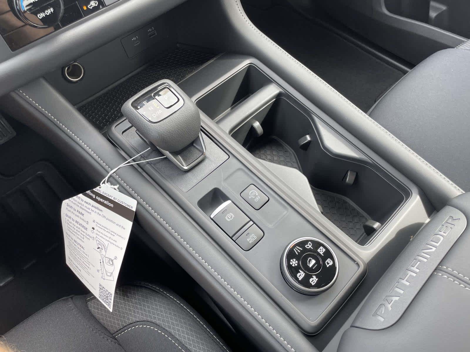2025 Nissan Pathfinder S photo 24