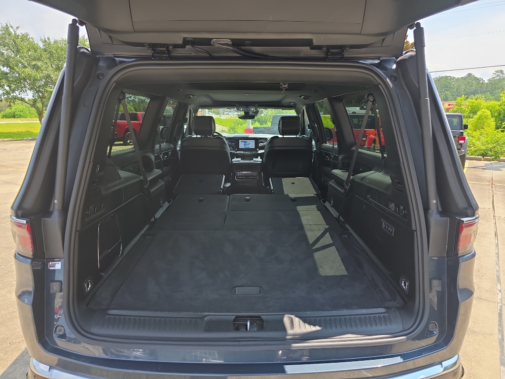2024 Jeep Wagoneer L Series II photo 8