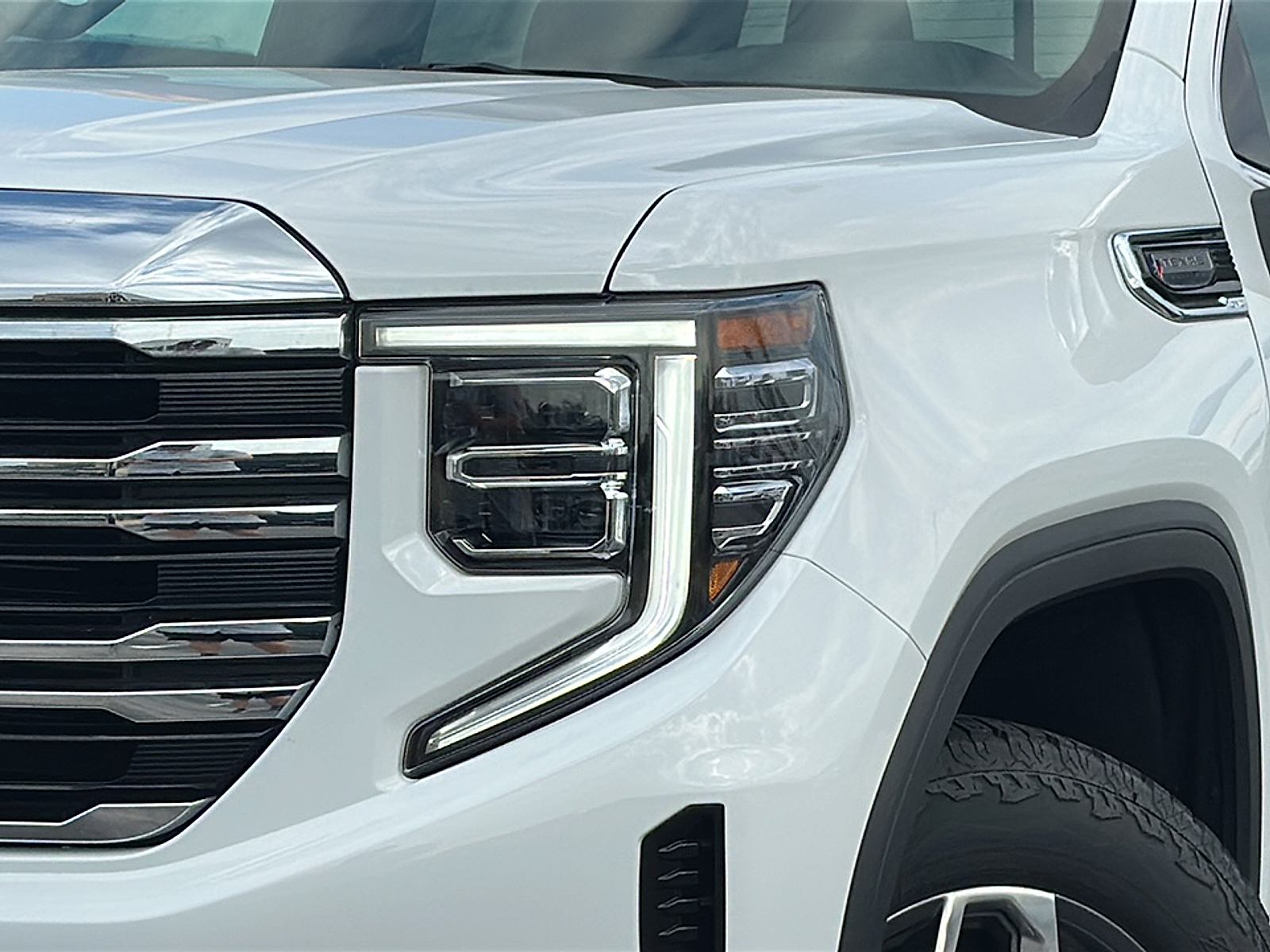 2024 Gmc Sierra 1500 SLT photo 2
