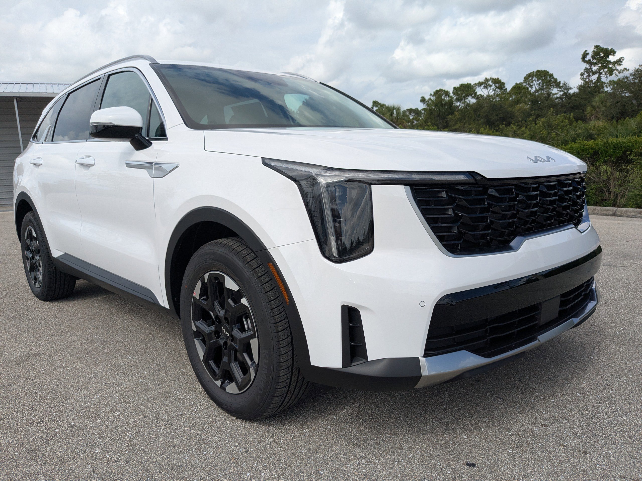 2026 Kia Sorento S photo 2