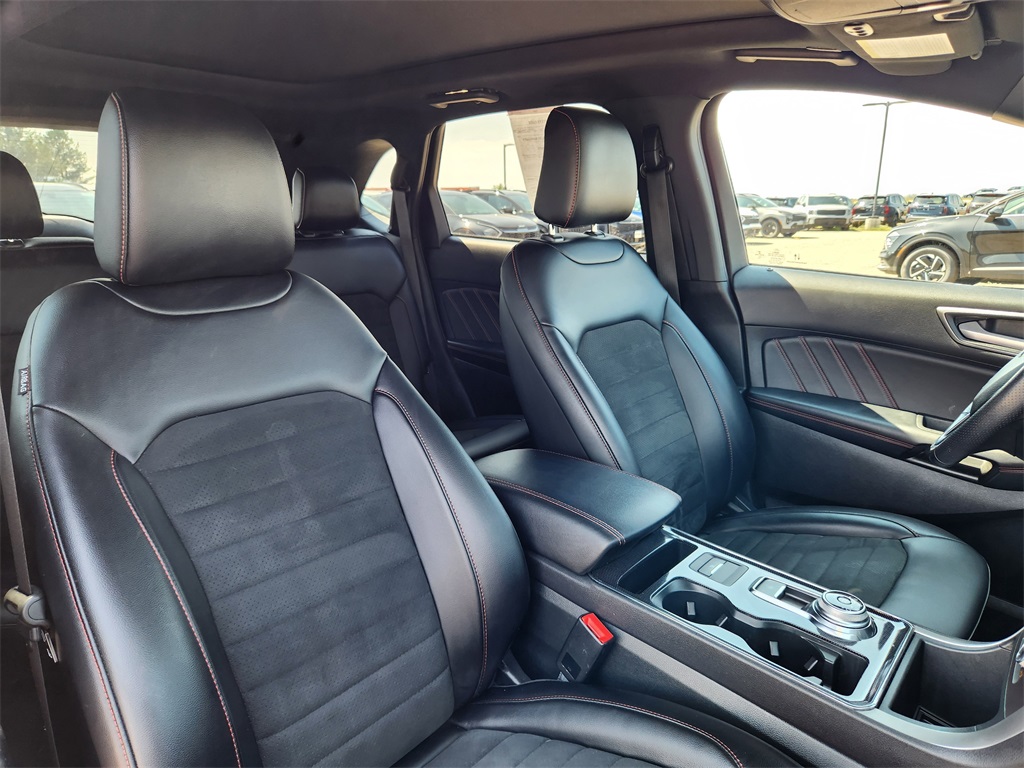 2021 Ford Edge ST-Line photo 14