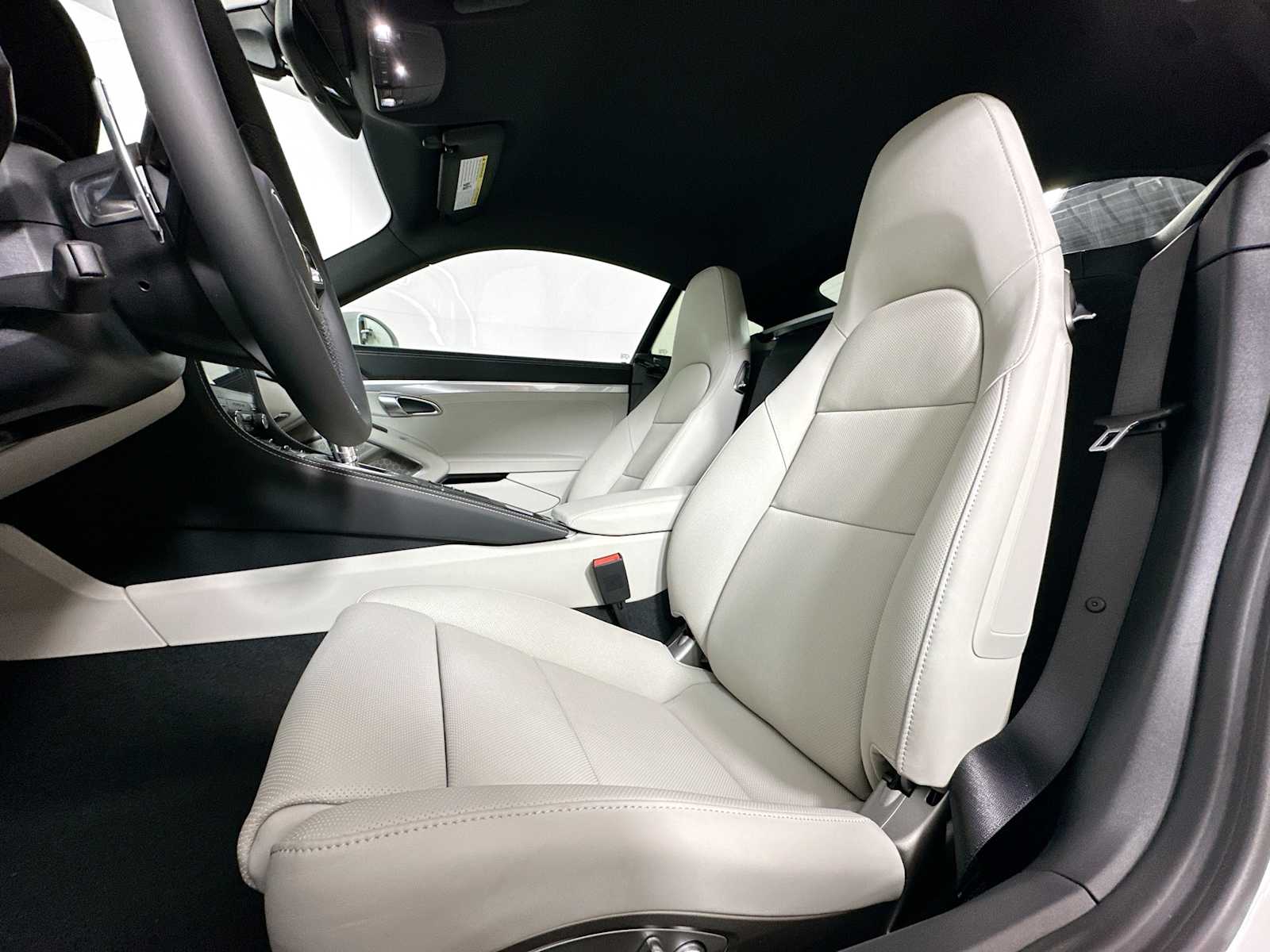 2025 Porsche Cayman Base S photo 5