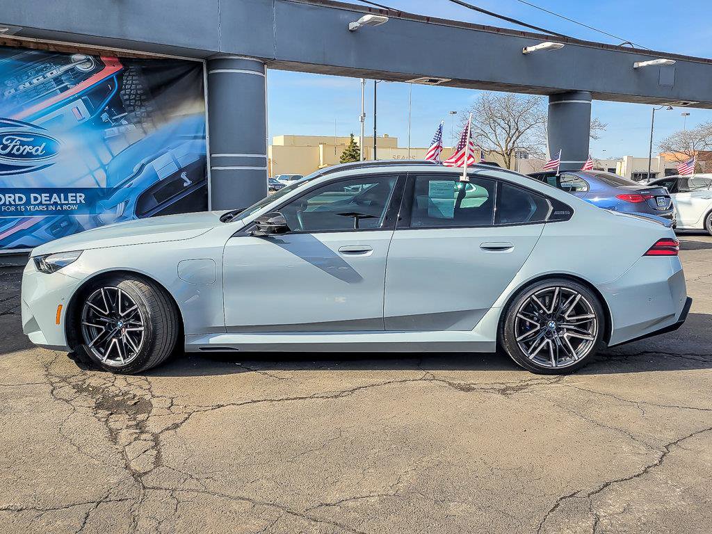 2025 BMW M5 - Image 4
