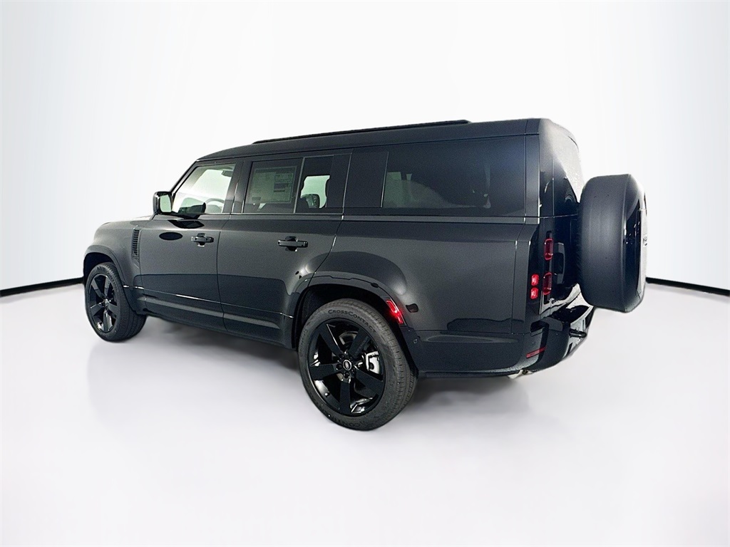2025 Land Rover Defender 130 X-Dynamic SE photo 4
