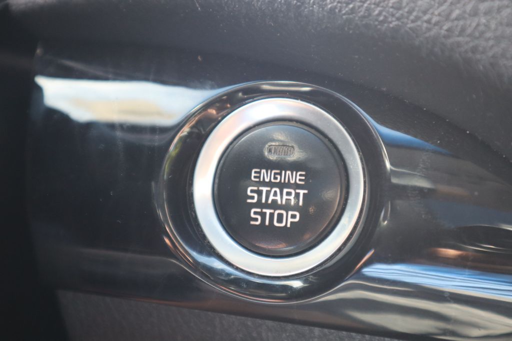 2014 Kia Sorento SX photo 29