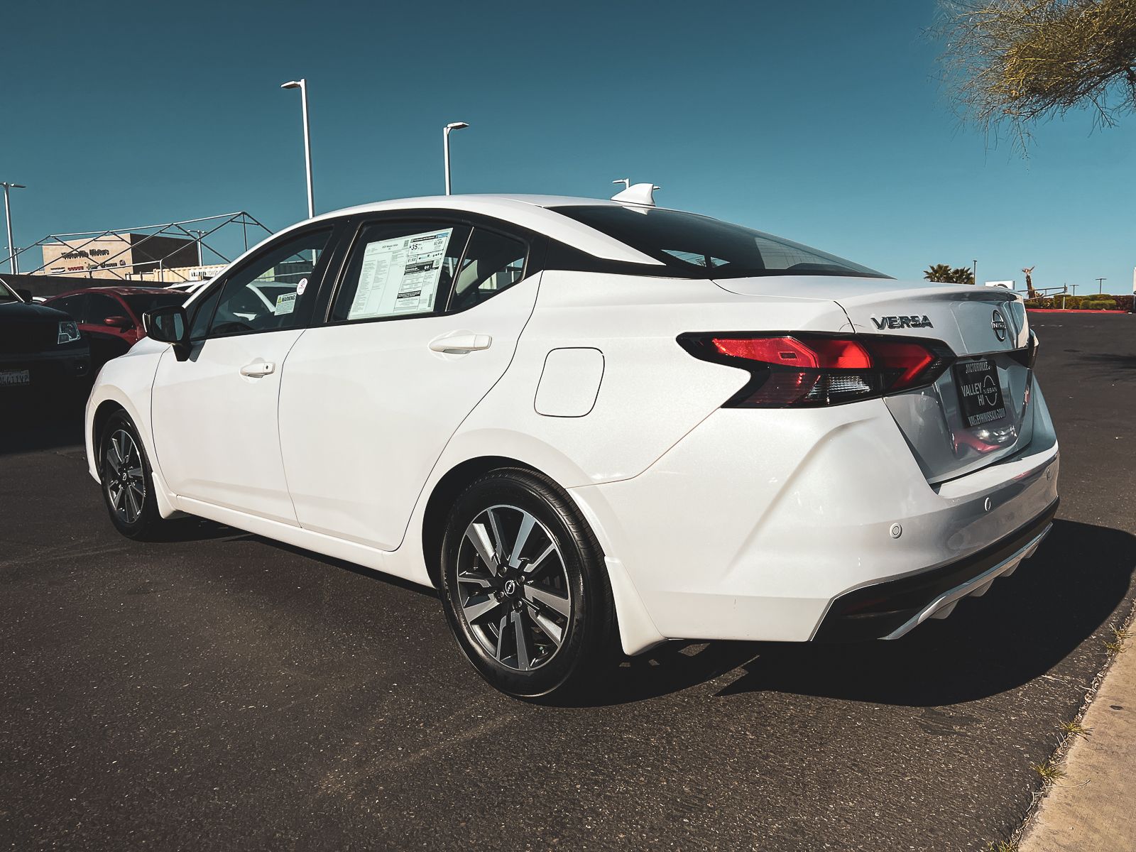 2025 Nissan Versa 1.6 SV photo 5