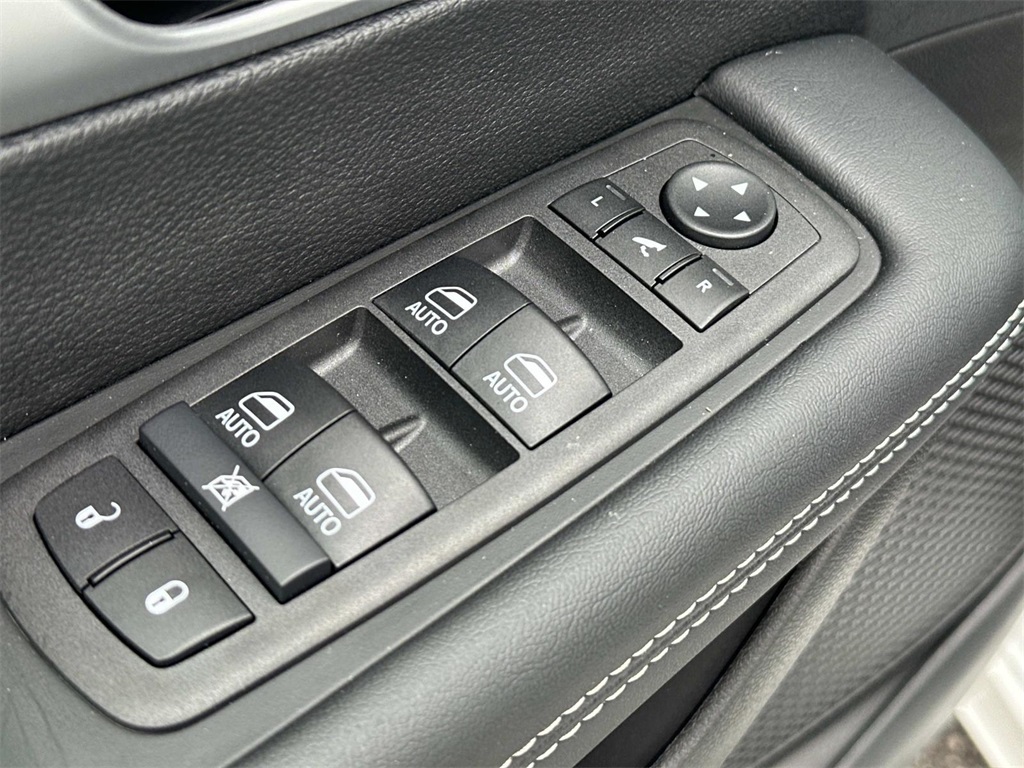 2025 Chrysler Pacifica Limited photo 29