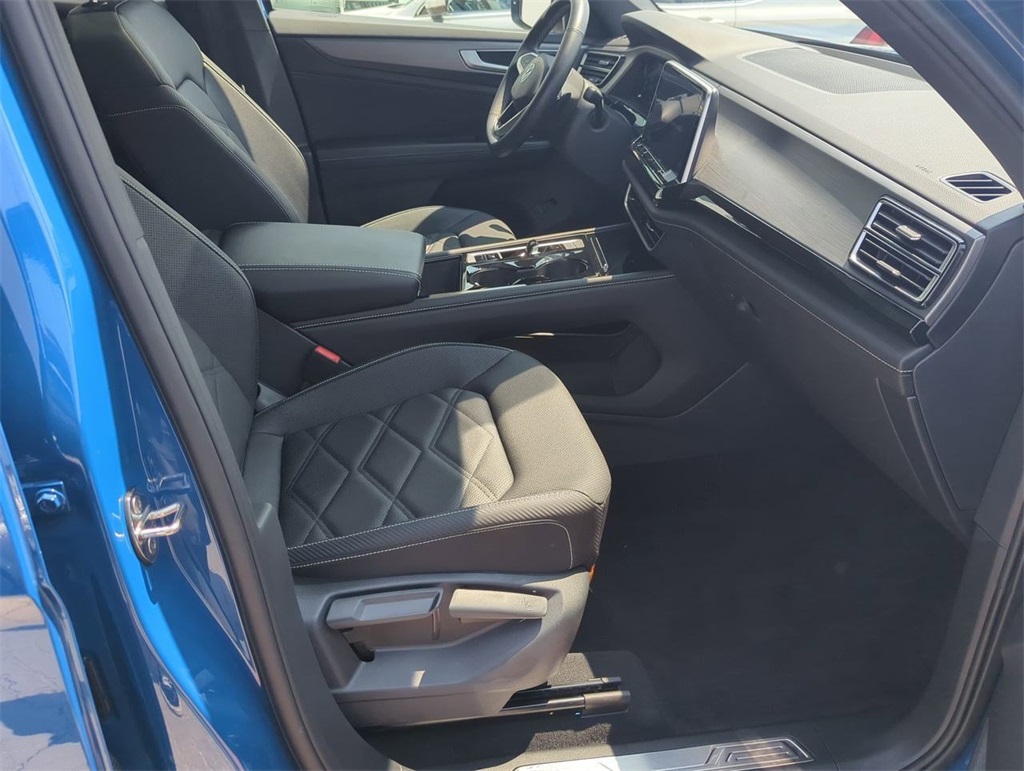 2025 Volkswagen Atlas Cross Sport SEL R-Line photo 21