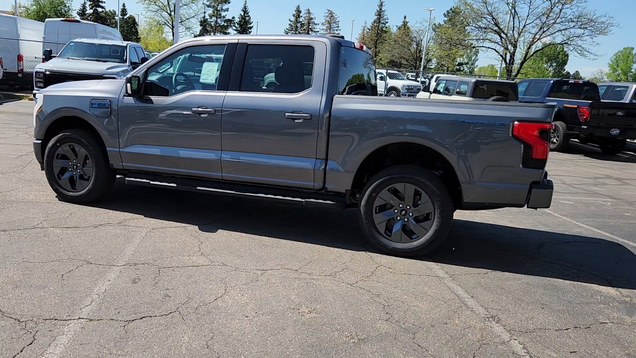 2025 Ford F-150 Lightning photo 4