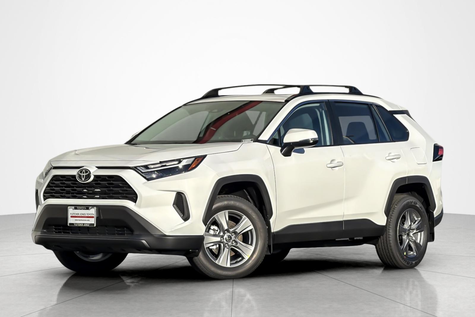 2025 Toyota RAV4 XLE's photo