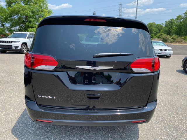 2025 Chrysler Voyager LX photo 3
