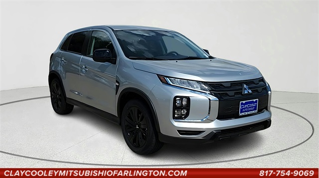 2025 Mitsubishi Outlander Sport LE's photo
