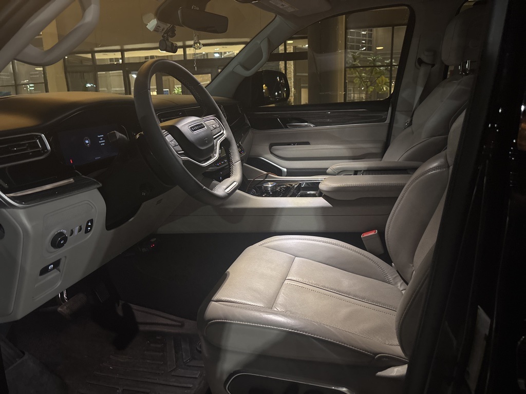 2022 Jeep Wagoneer Series III photo 3